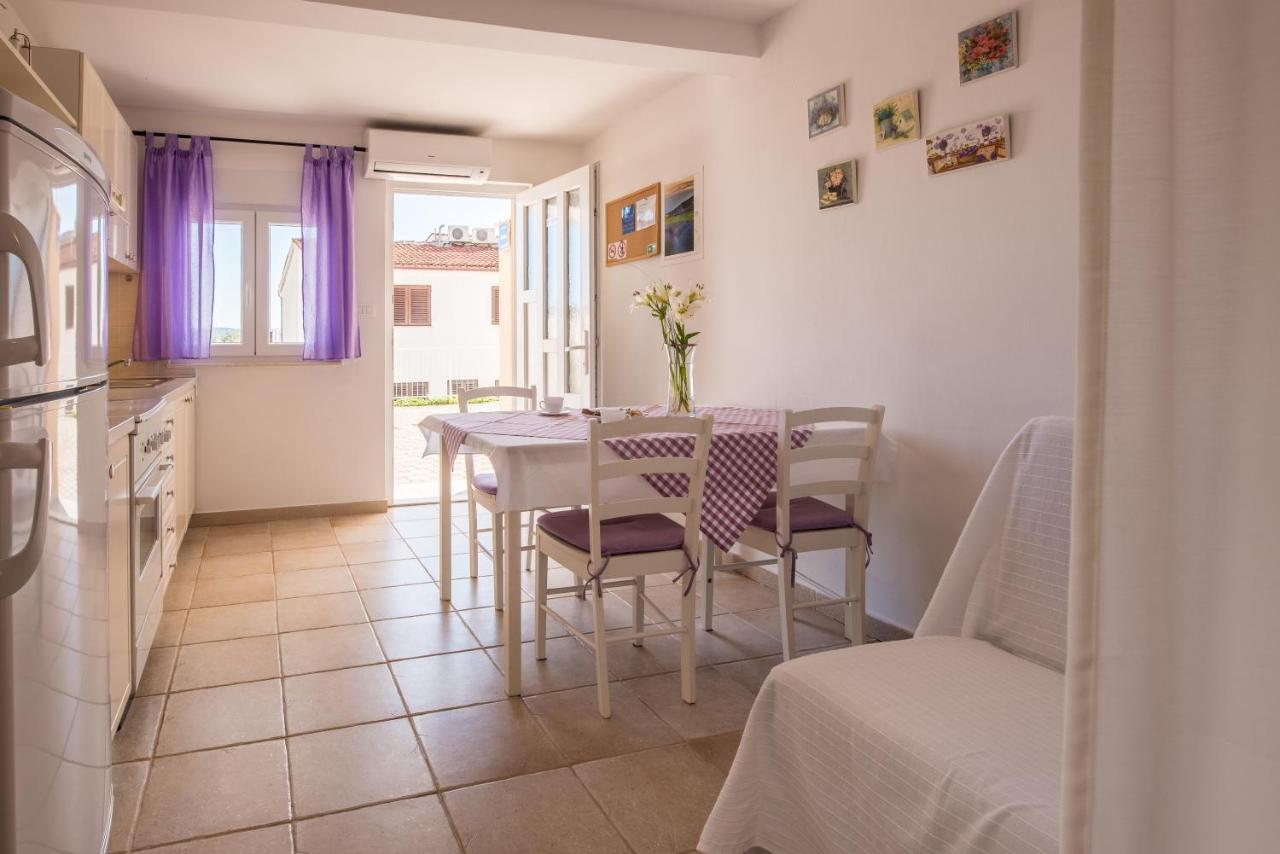 Apartments Amneris Трогір Екстер'єр фото