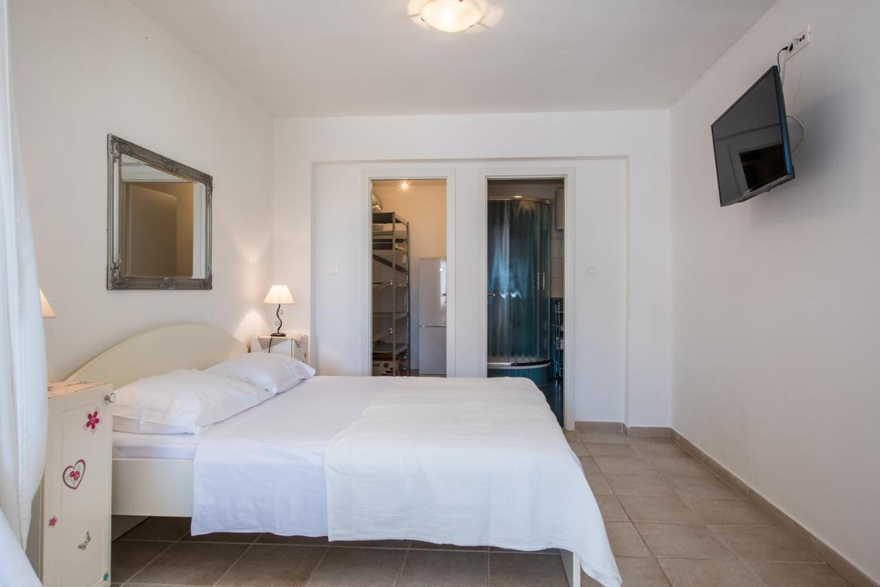 Apartments Amneris Трогір Екстер'єр фото