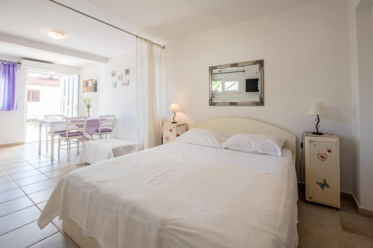 Apartments Amneris Трогір Екстер'єр фото